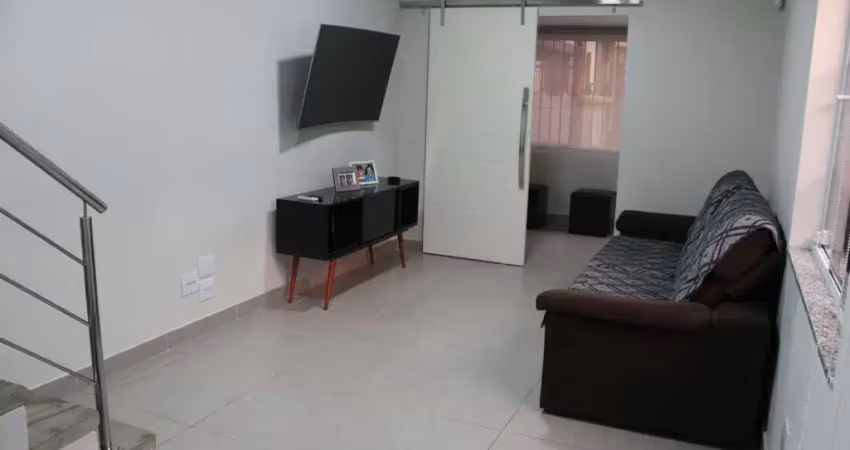 Campo Belo - Casa de 210m² com 3 dormitorios, 1 suite, 4 banheiros e 2 vagas