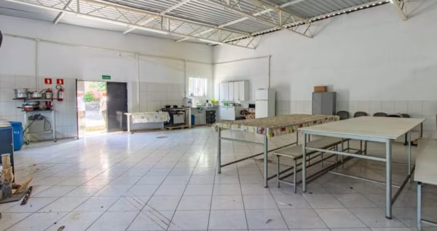 LAPA - Galpão Comercial com 600m², 2 banheiros e 2 vagas.