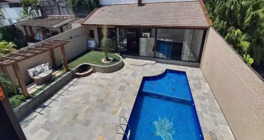Interlagos, Sobrado Residencial de 580m² com 4 dormitórios, 2 suítes, 7 vagas.