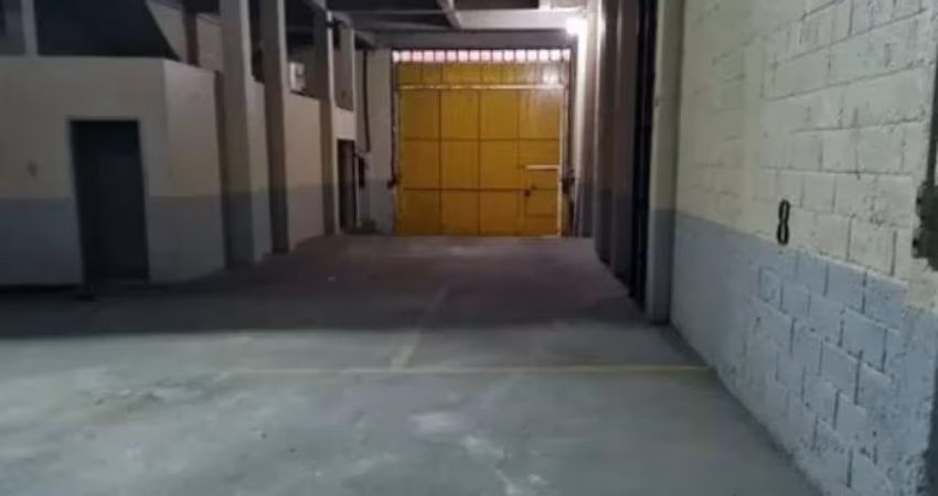Cambuci, Galpão Comercial de 640m² com 10 vagas.