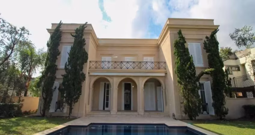 Retiro morumbi - casa de alto padrão de 1700m² com 4 suítes, 11 vagas e área externa com piscina.