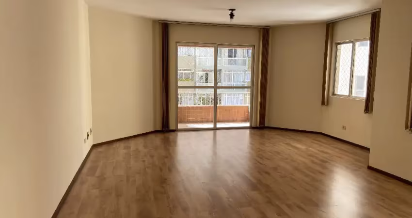 Ótimo apartamento reformado - banheiros novos - andar alto