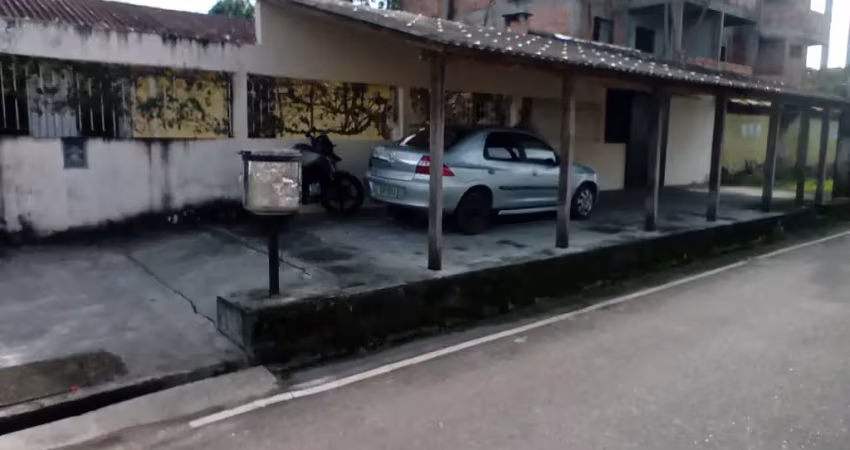 Alugo grande casa para cop30 muito bem localizada com 3 quartos, garagem e piscina.