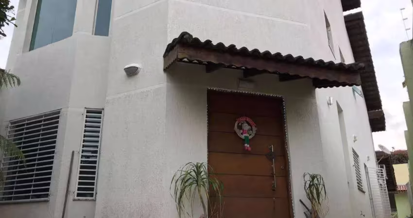 Sobrado com 4 dormitórios à venda, 208 m² por R$ 1.000.000,00 - Vila Brás Cubas - Mogi das Cruzes/SP