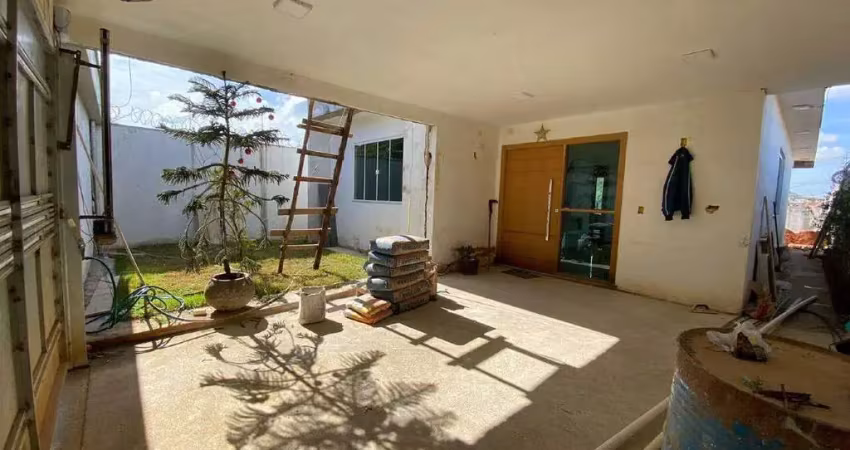 Casa à venda no Centro, Ubá 