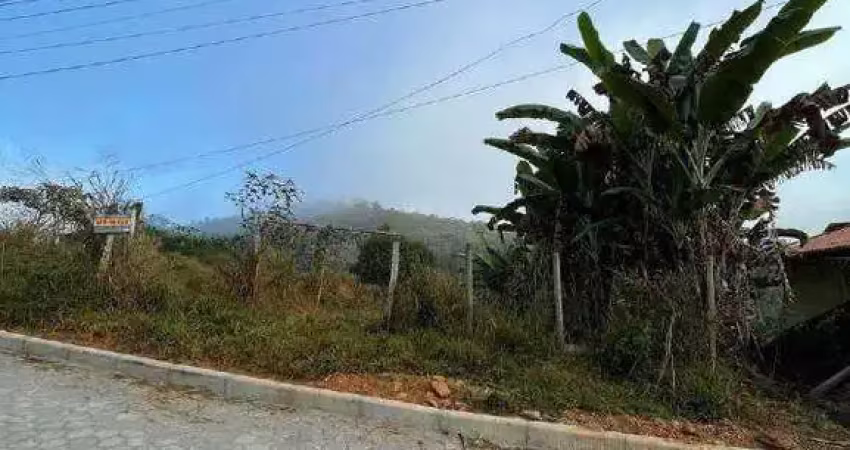 Lote em ótima localização com rua calçada e futuro condomínio fechado