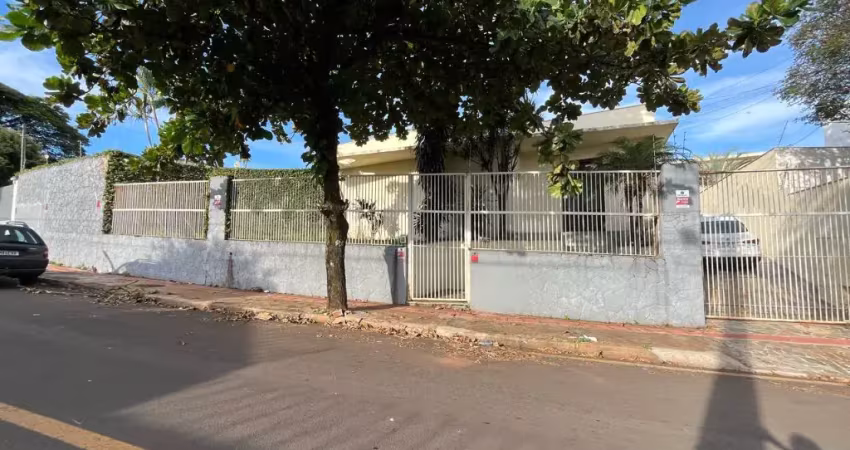 Casa térrea com 800 mt2 de terreo em excelente região próximo a aabb