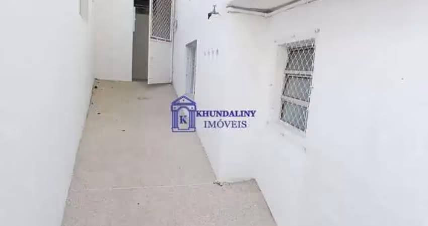 Casa com 2 dorm e quintal para locação - r$ 1.500,00