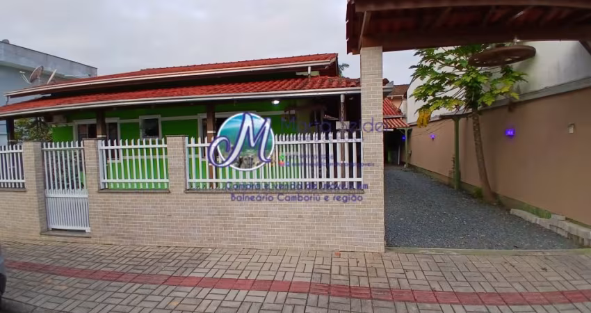 Casa com 3 dormitórios  sozinha no terreno com Edícula conjugada  em Barra Velha-SC