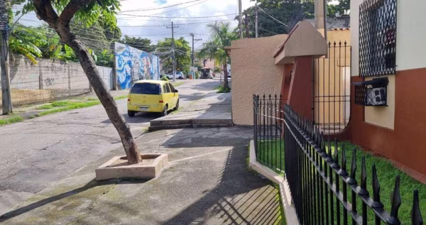 Apartamento com 2 dormitórios para alugar, 61 m² por R$ 1.335,00/mês - Praça Seca - Rio de Janeiro/RJ