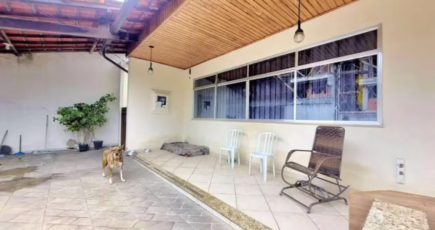 Casa à venda por R$ 820.000,00 - Vila Valqueire - Rio de Janeiro/RJ
