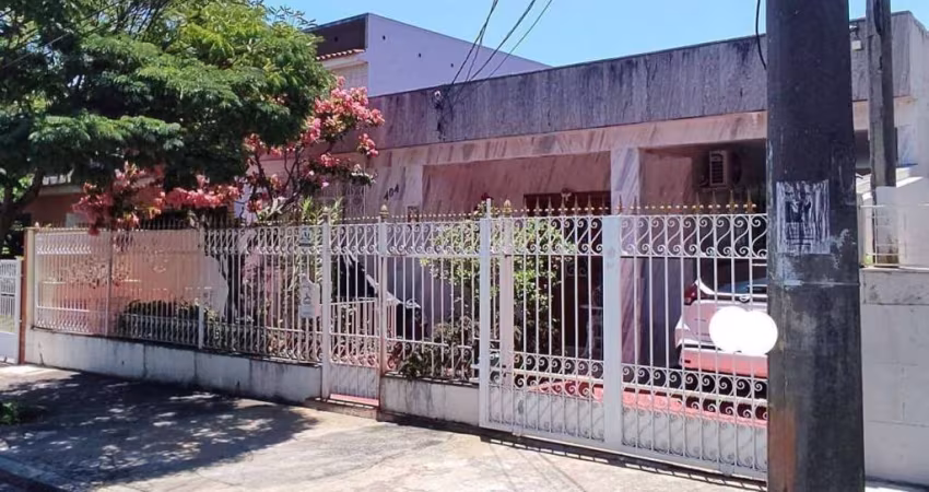 Casa linear condomínio Nova Valqueire - 3  quartos sendo 02 suítes.