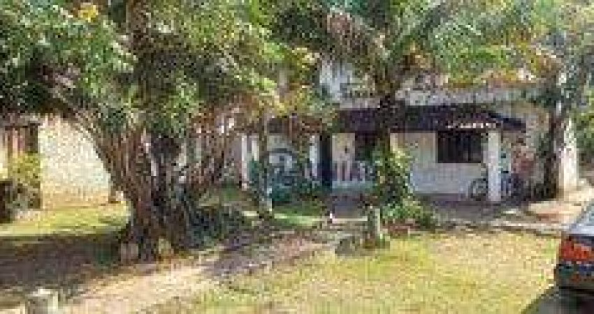 Casa com com excelente terreno e ótima localização,  3 dormitórios à venda, no Engenho do Mato!