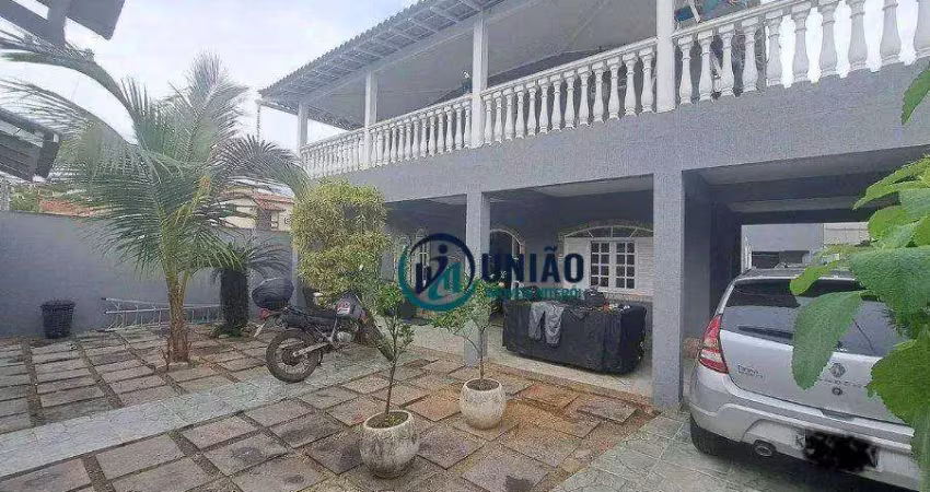 Casa duplex com 3 dormitórios ( entre trevo e entrada de camboinhas)