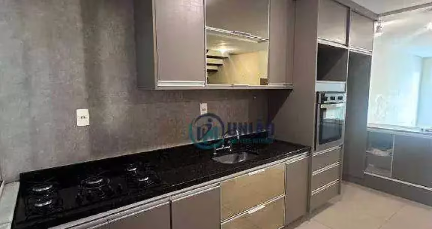 Ótima casa duplex em condomínio fechado com com 4 dormitórios, sendo duas suítes, uma vaga!!
