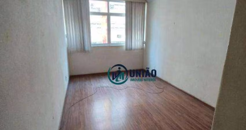 Ótimo apartamento com 2 dormitórios, no miolo de Icaraí, de frente e sol da manhã !!