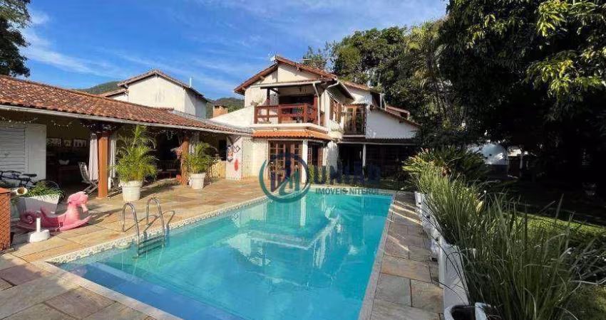 Casa em terreno de 883m² - amplo lazer privativo!