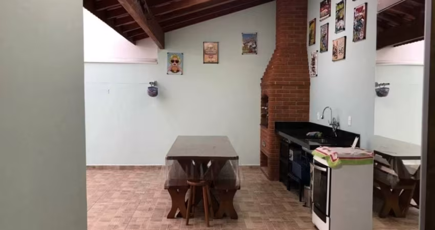 Casa térrea à venda/ 2 Dorm./ Área Gourmet/ Ac. Américo Figueiredo