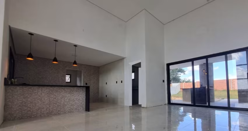 Casa em cond. à venda/ 3 suítes/ Espaço gourmet/ Piscina/ À 10 min do Campolim