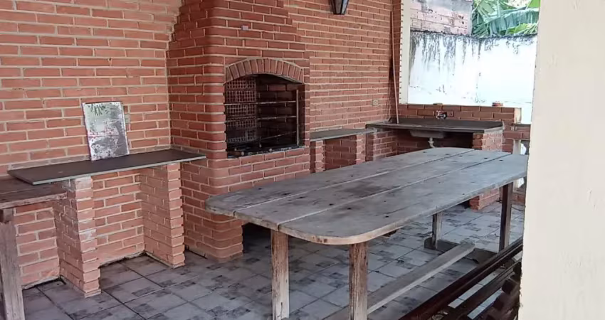 Casa com espaço gourmet e piscina/ Edícula/ Ac. Av. Paulo Emanuel de Almeida