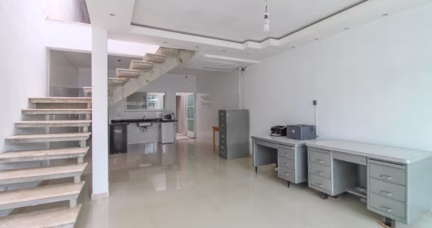 Sobrado 250 m²/ 3 Dorm./ Suíte/ Cozinha ampla/ 6 Vagas/ Jardim Prestes de Barros