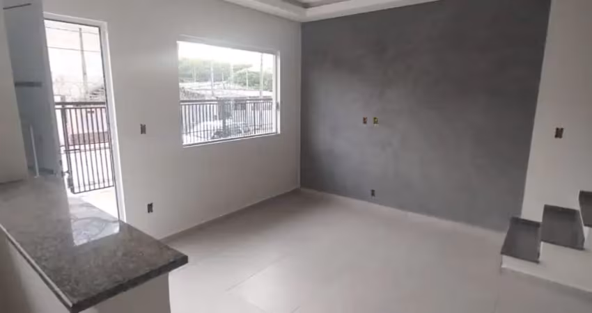 Sobrado com sacada 2 dorm./ 2 wc´s/ cozinha integrada/2 vagas/acesso dom aguirre