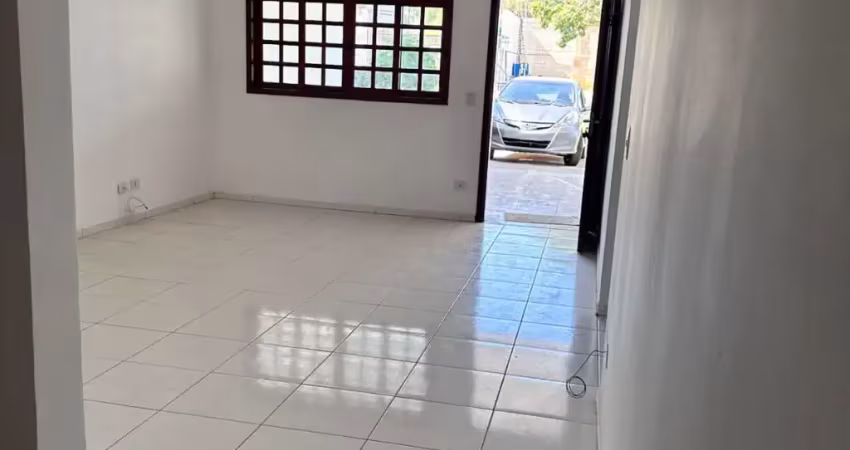 Casa térrea/ 151 m²/ 3 Suítes/ Área gourmet/ Quintal/ Ac. Av Ipanema/ Só 618 mil