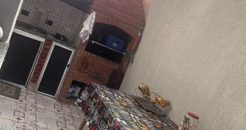 Sobrado em cond. com 102 m²/ 3 Dorm./ Área Gourmet/ Lavabo/ Jd. São Conrado