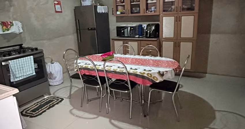 Sobrado à venda Parque Jataí/ 214 m² A. C./ 3 dorm./ Suíte/ 2 salas/ 350 mil