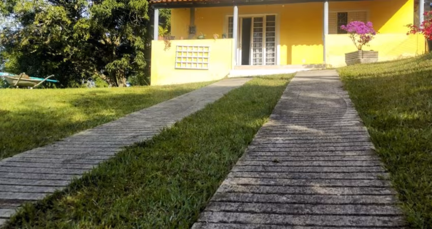 Chácara 2.700 m²/ 2 Dorm./ Área Gourmet/ Varanda/ Ac. Rod. Raposo Tavares