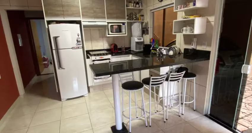 Sobrado à venda/ 2 dorm./ área gourmet/ 2 wc´s/ à 2 min. da rod. raposo tavares