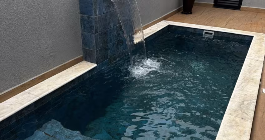 Casa térrea em cond./ 3 Dorm./ Suíte/ Área Gourmet/ Piscina/ Ac. Av. Ipanema