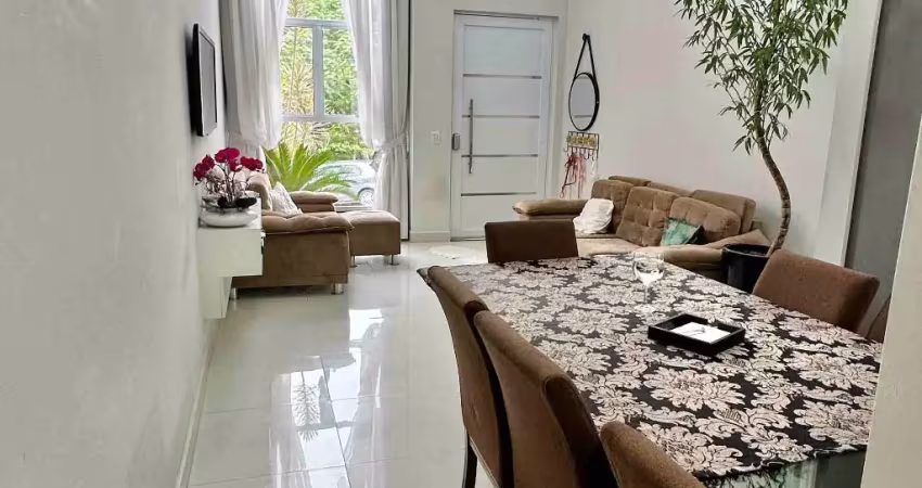 Casa mobiliada em condomínio 3 Suítes/ 5 Wc´s/ Área Gourmet/ Ac. Av. Elias Maluf