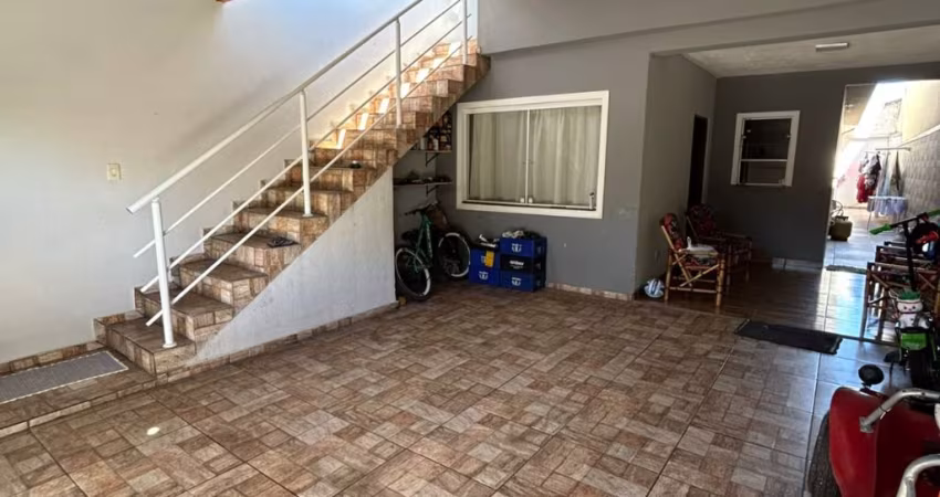 Sobrado podendo ser 02 casas/ Vigilância 24 hrs/ Ac. Rod. Raposo Tavares