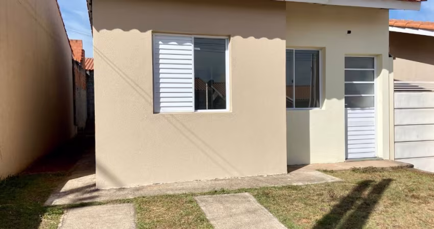 Casa térrea nova em condomínio/ 2 Dorm./ Quintal/ Ac. Av. Itavuvu/ Só R$ 243 mil