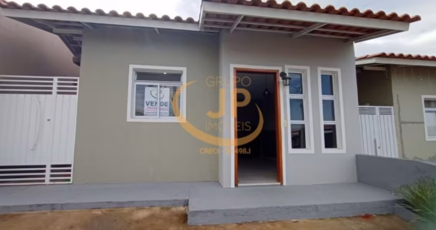 Casa térrea em condomínio à venda/ 2 dorm./ 2 vagas/ Acesso Amérido Figueiredo