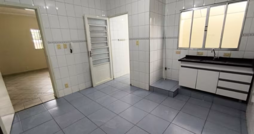 Apto térreo com quintal/ 71 m²/ 2 Dorm./ 2 Vagas/ Jd. Simus/ Só 250 mil