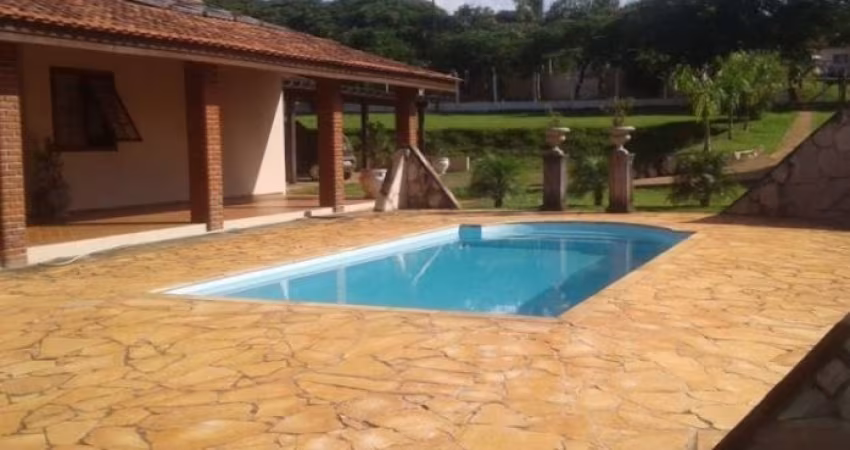 Chácara avarandada/ 7.110 m²/ 3 Suítes/ Piscina/ Área Gourmet/ Resid. Alvorada