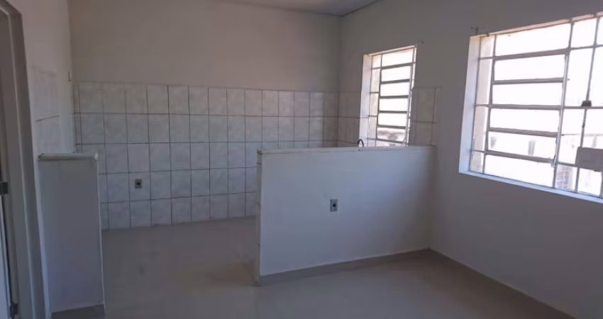 Salão comercial em ótima localização/ 3 salas/ 1 Wc/ Copa/ Aluguel só 1.350