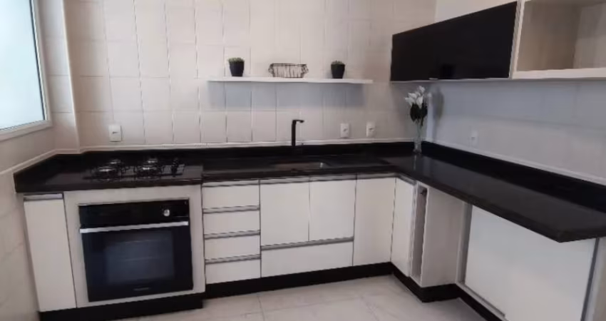 Apto à 2 min. do Shopping Iguatemi/ 2 dorm./ Suíte/ Varanda/ 2 Vagas/ Só 469 mil