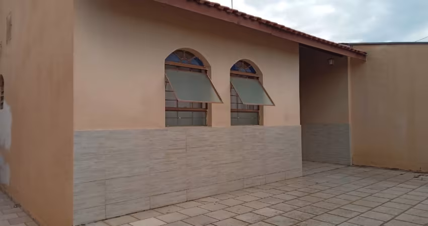 Casa à venda no Pq. Esmeralda/ 2 Dorm./ Quintal/ Só 390 mil
