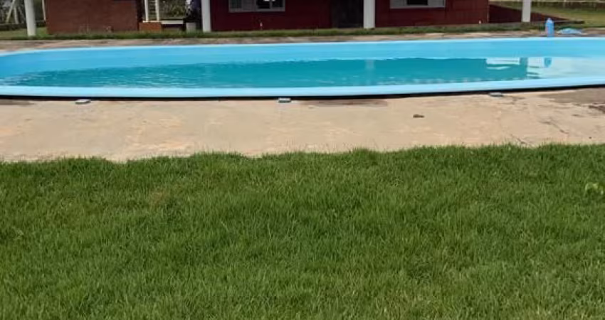 Chácara avarandada/ 2.750 m²/ 3 Dorm./ Suíte/ Piscina/ Alambari/ Só 450 mil