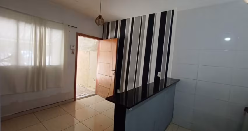 Casa térrea para locação/ 2 dorm./ 1 vaga/ Jd. Paulista/ Só 1.300,00