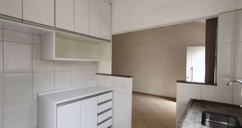 Casa Térrea 3 Dorm./ Suíte/ Espaço Gourmet/ 2 vagas/Quintal/ Ac. Av. Elias Maluf
