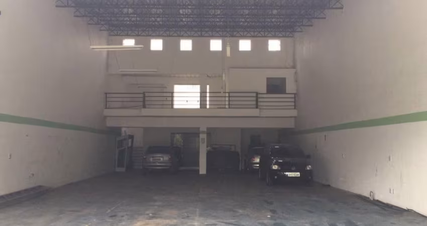 Excelente barracão de 384 m²/ Mezanino/ Copa/ 06 vagas/ Ac. Marginal Dom Aguirre