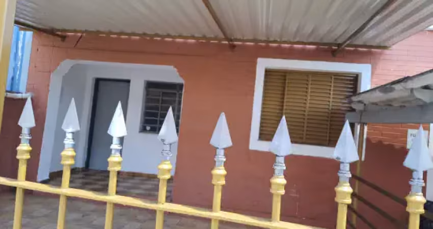 Casa térrea 3 dorm./ 2 vagas/ quintal/ arvore grande/ aluguel r$ 2.000,00