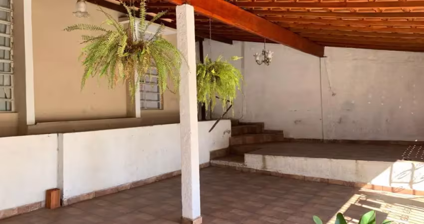 Casa com quintal amplo/ 2 dorm./ 2 vagas/ éden/ venda r$ 480 mil