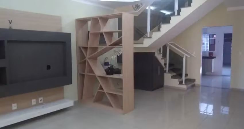 Casa 150 m²/ 3 dorm./ suíte/ armários/ espaço gourmet/ 4 vagas/ zona leste