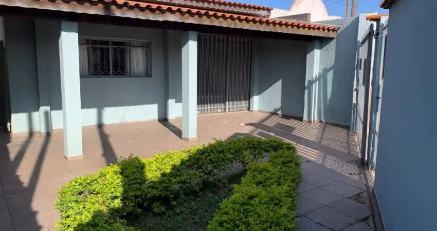 Casa térrea 4 dorm./ 2 vagas/ quintal amplo/ aluguel r$ 1.800,00