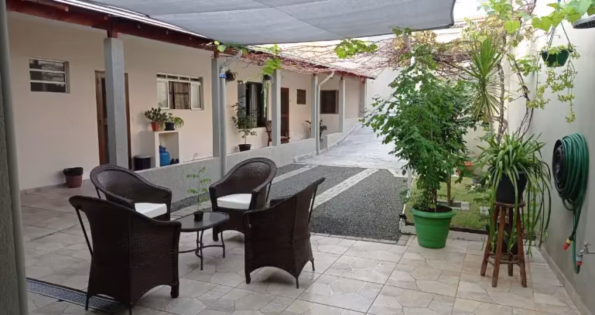 Linda casa térrea avarandada 2 dorm./ suíte/ 300 m²/ ac. rod. raposo tavares